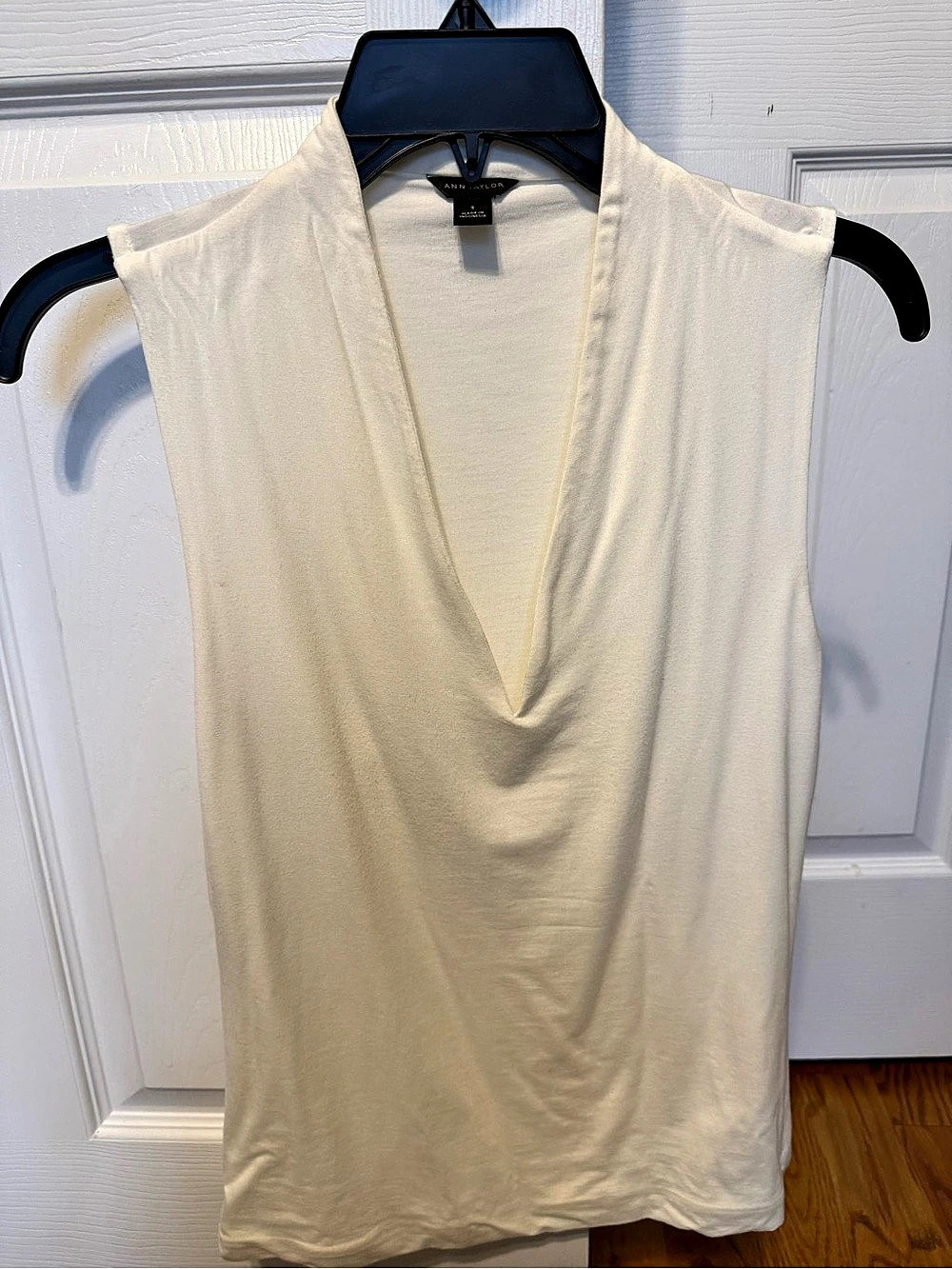 Ann Taylor Sleeveless Top in Cream Like New